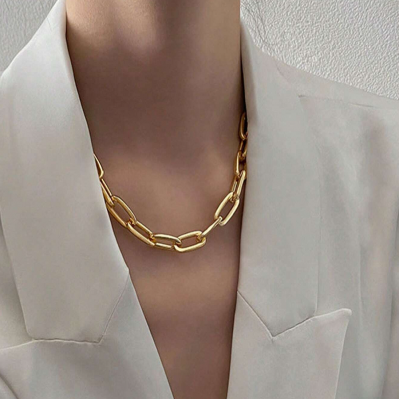 12172023033912657e433025529.png سلسلة ذهبية نسائية بتصمم Paperclip - الصورة 1